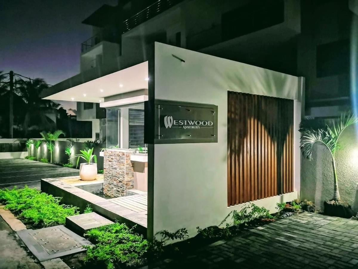 Westwood Apartments Flic en Flac Bagian luar foto