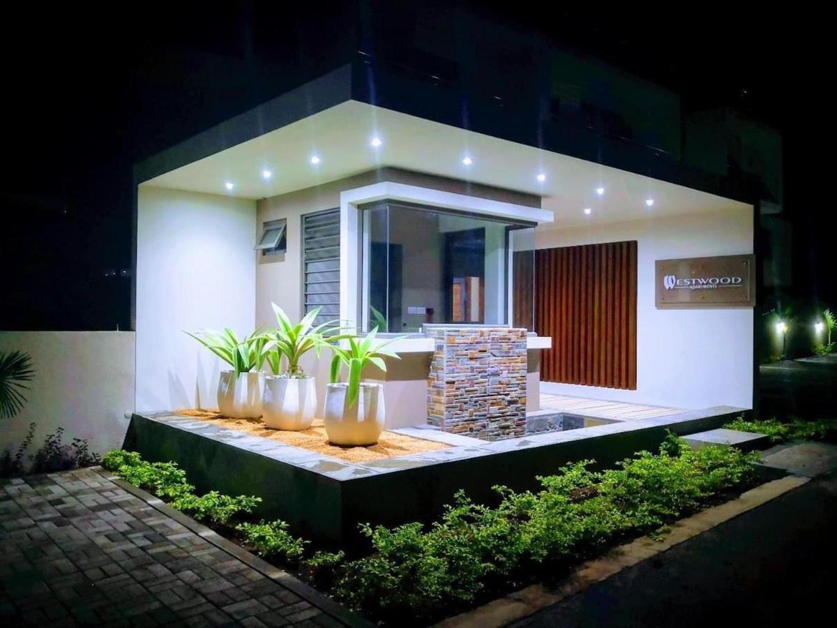 Westwood Apartments Flic en Flac Bagian luar foto